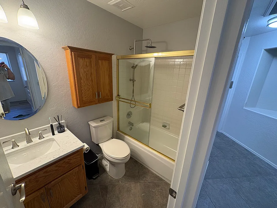 523 W Kelton Ln
