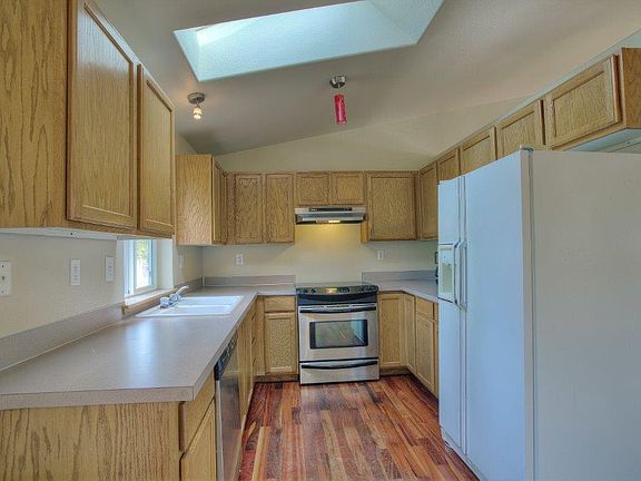 3rd image of 12502 204th Avenue Ct E