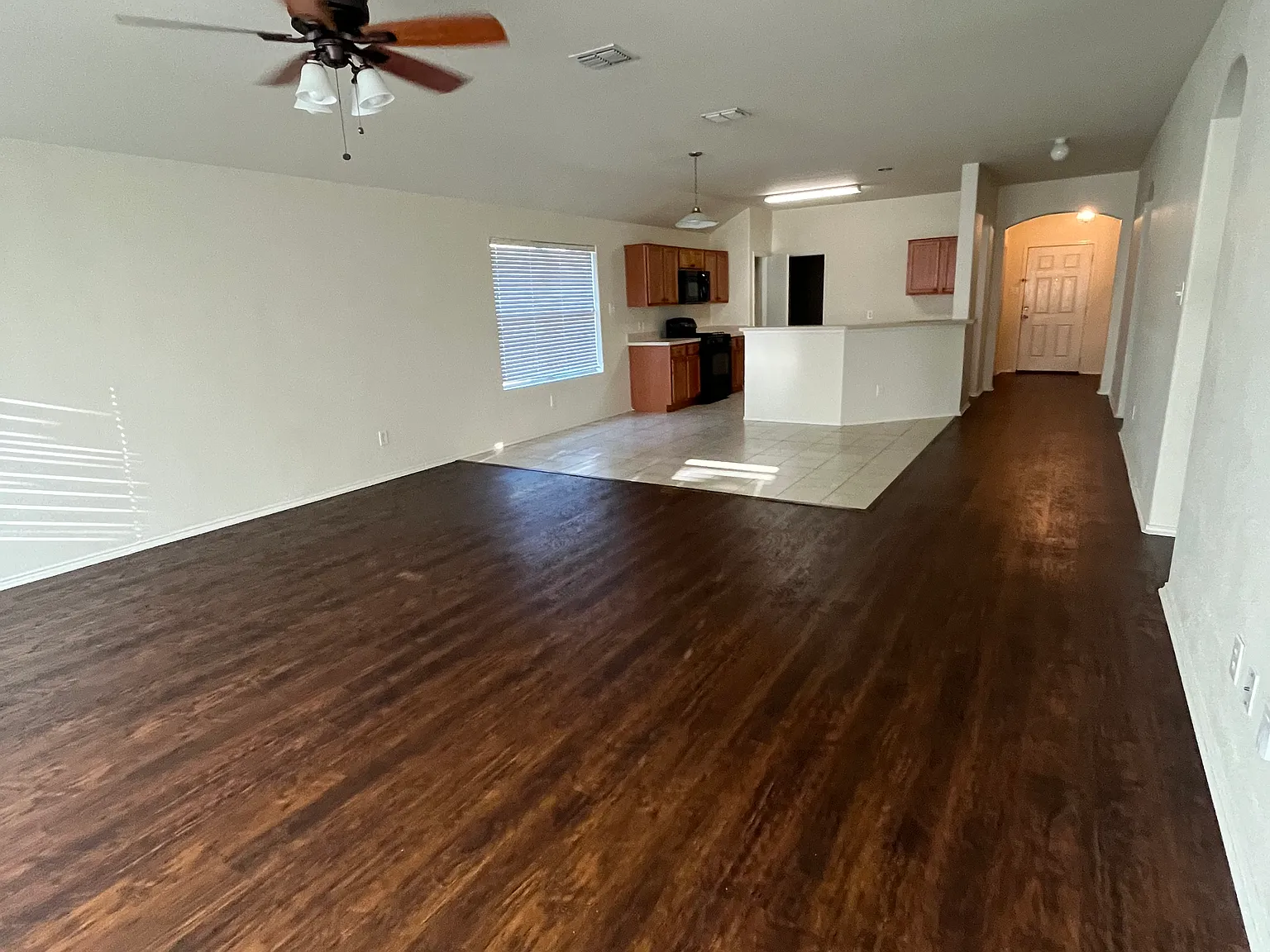 3 bed, 1796 sqft, $1,950 — Photo 2