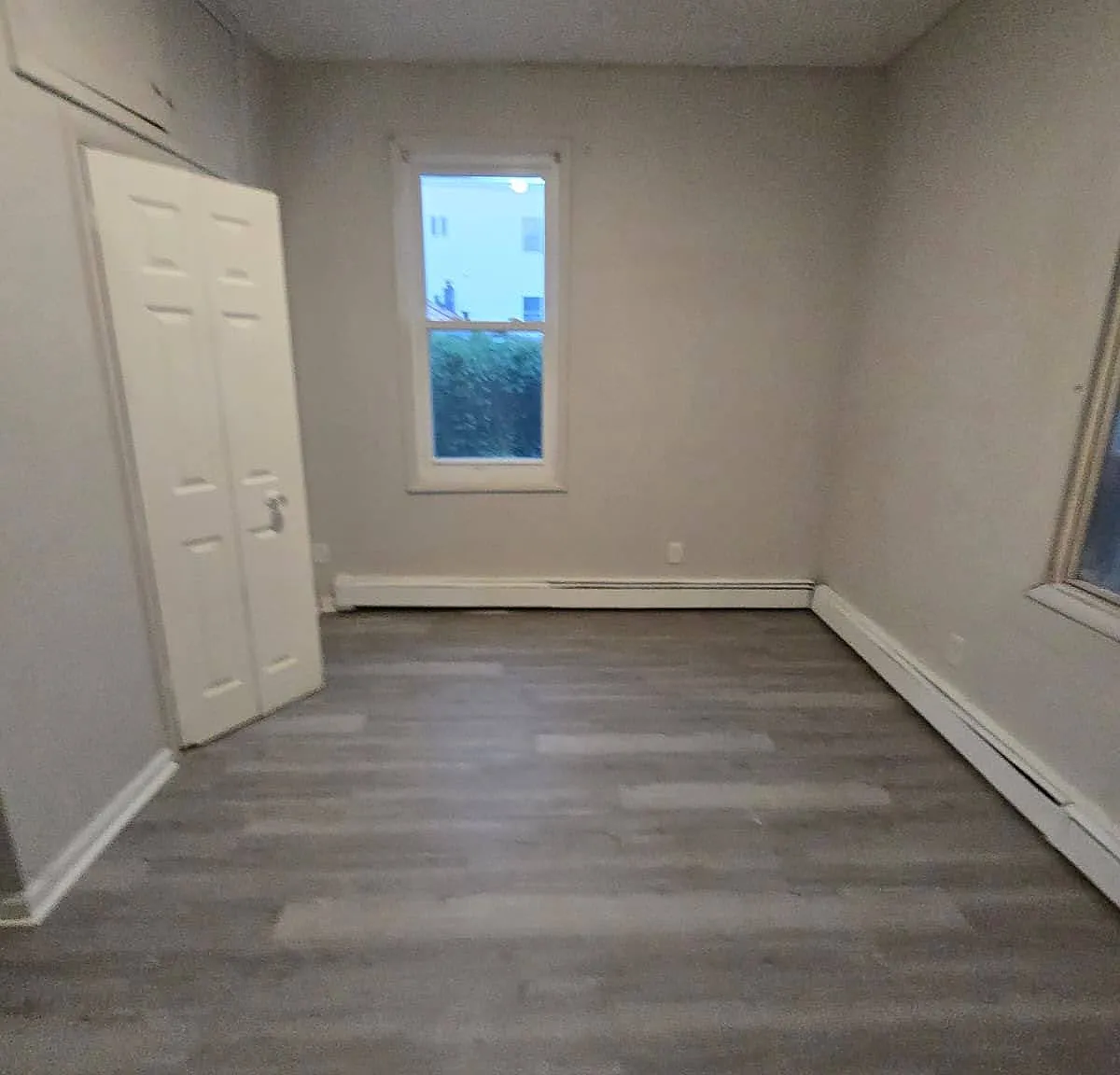3 bed, 1000 sqft, $2,400 — Photo 4