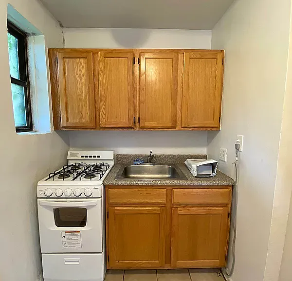 140-55 Burden Cres #3J — Photo 3