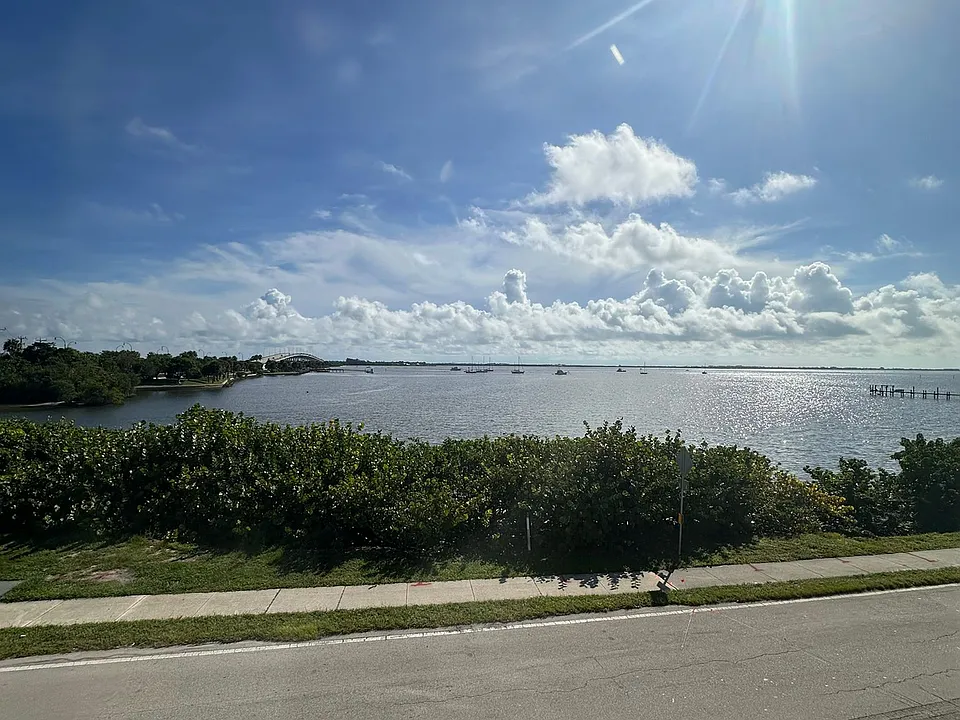 3702 NE Indian River Dr #201
