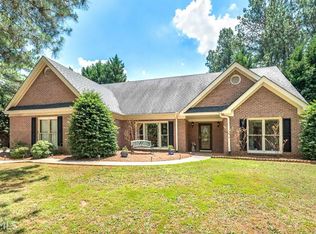 180 Oakwood Lakes Dr, Hampton, GA 30228