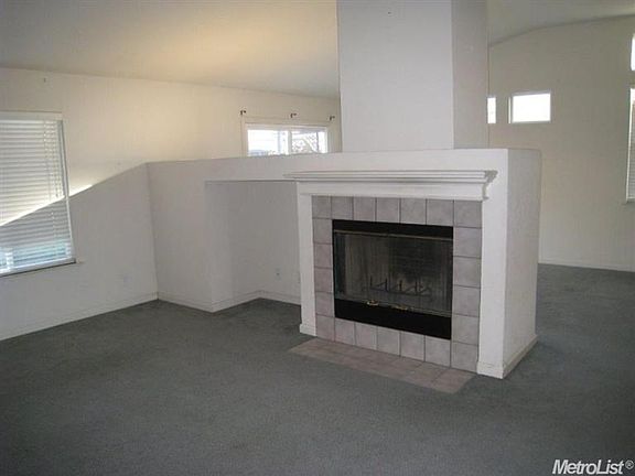 3rd image of 1584 Laurelbrook Dr