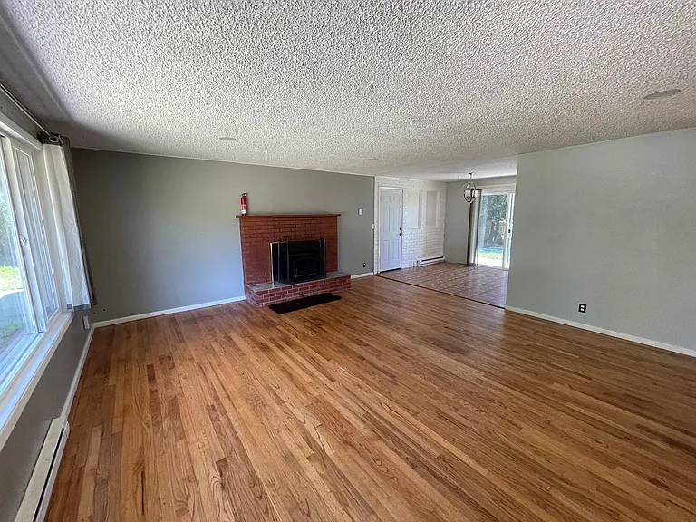 2563 Airline Way — Photo 3