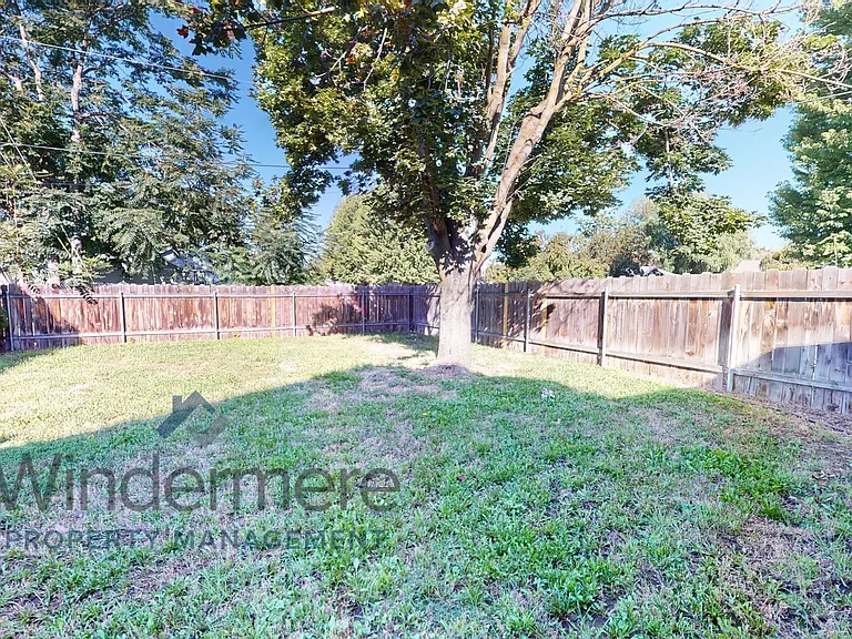 743 N Roosevelt St — Photo 16