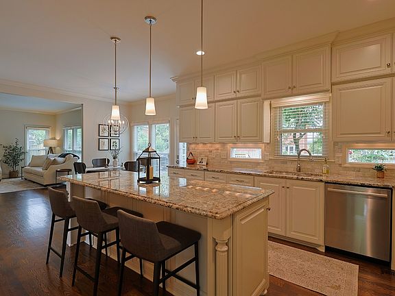 3rd image of 433 Ridgestone Dr