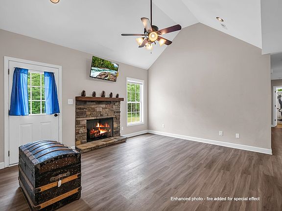 5th image of 216 Hillcrest Dr