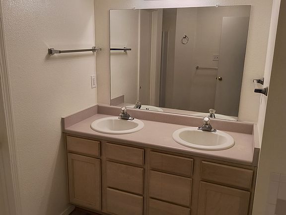 3rd image of 515 Lassen Ct SE
