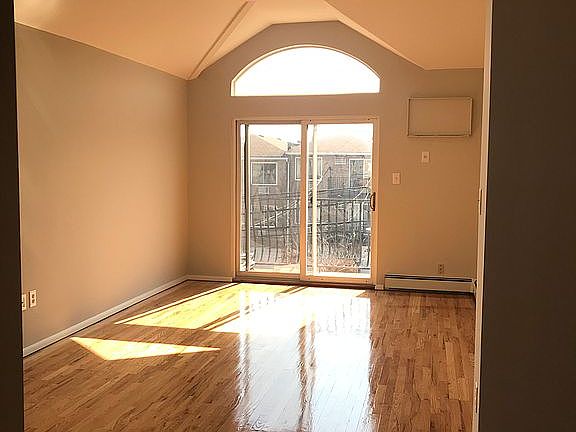 2nd image of 2018 38th St