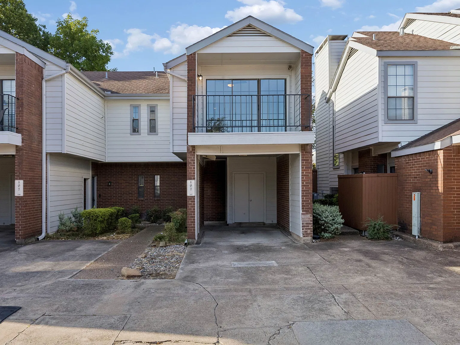 2 bed, 1.5 bath, 1013 sqft, $1,895 — Photo 3