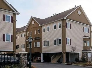 330 Maple Ave APT 10, Westbury, NY 11590
