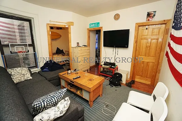 Rented by Universal Realty Group | media 18