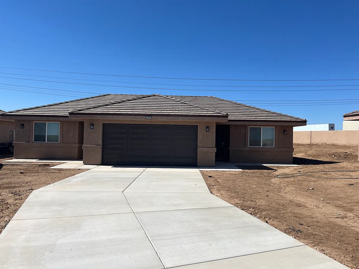 Photo 1 of 14 - 12327 Farmington St #2A - Hesperia, CA Primary Photo - 12327 Farmington St #2A