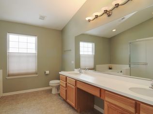 2510 W Birch Dr, Round Lake, IL 60073