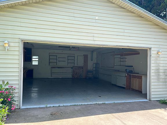 3rd image of 317 Robert St