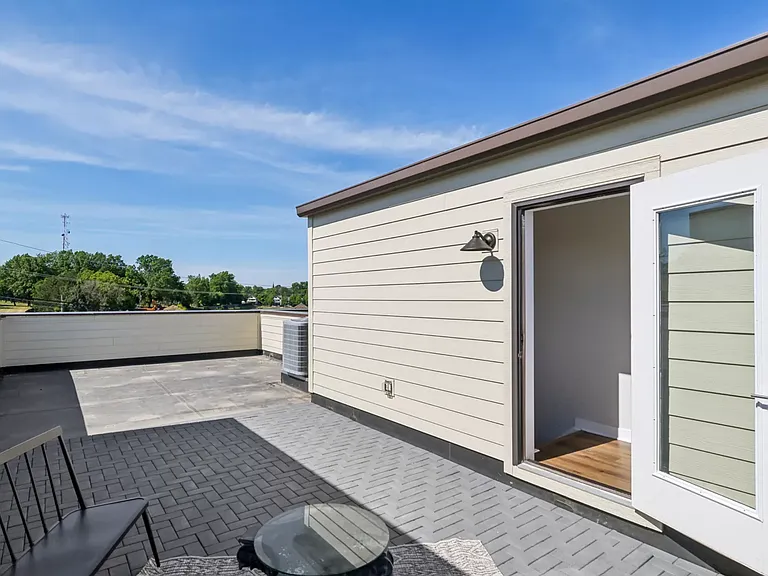 11220 N Park Pl — Photo 22
