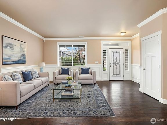3rd image of 3828 20th Avenue NE