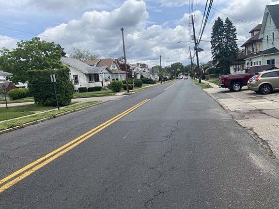 Exterior Neighborhood (street photo)