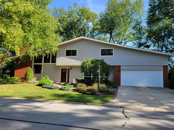 1557 Sherwood Dr, Valparaiso, IN 46385