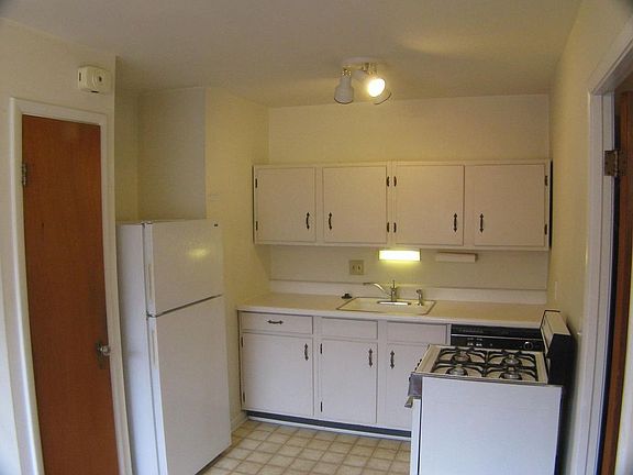 5th image of 2748 Atlantic Ave APT 1
