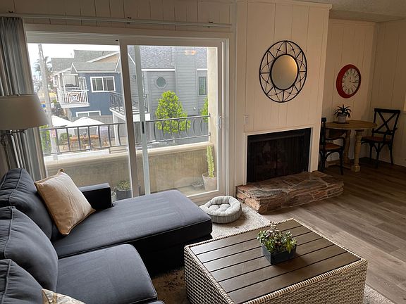 Living room with gas fireplace