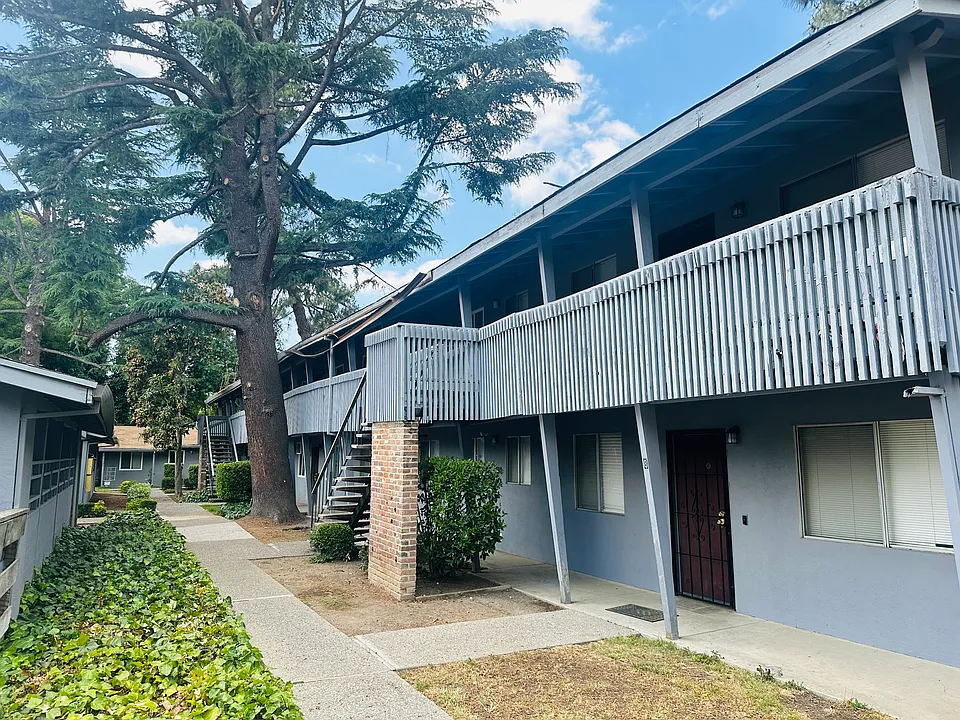 1707 W Swain Rd #10