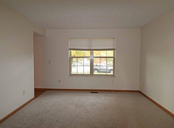 4th image of 4243 Shady Meadows Dr