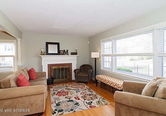 2nd image of 15 N Kennicott Ave