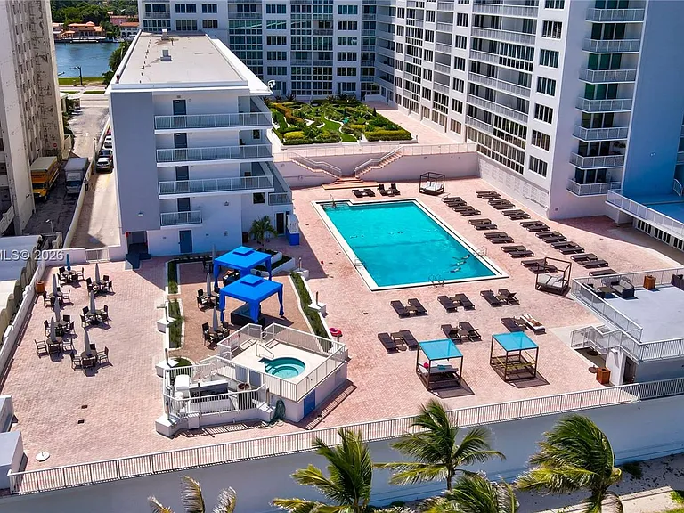 5401 Collins Ave #928 — Photo 39