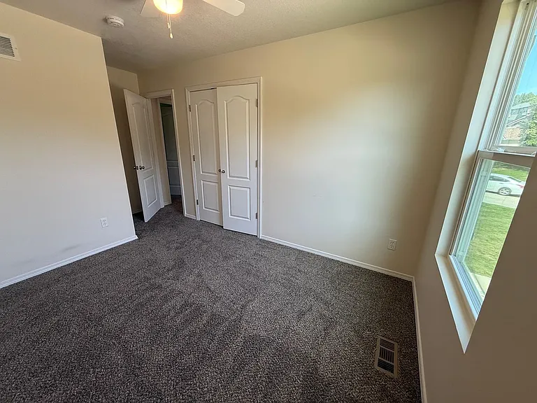 923 Foster Ct — Photo 9