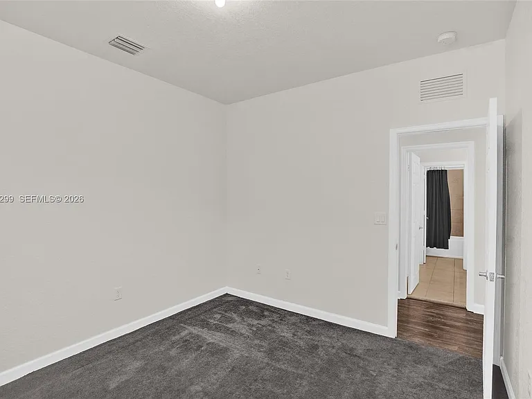 2502 NE 1st St — Photo 30