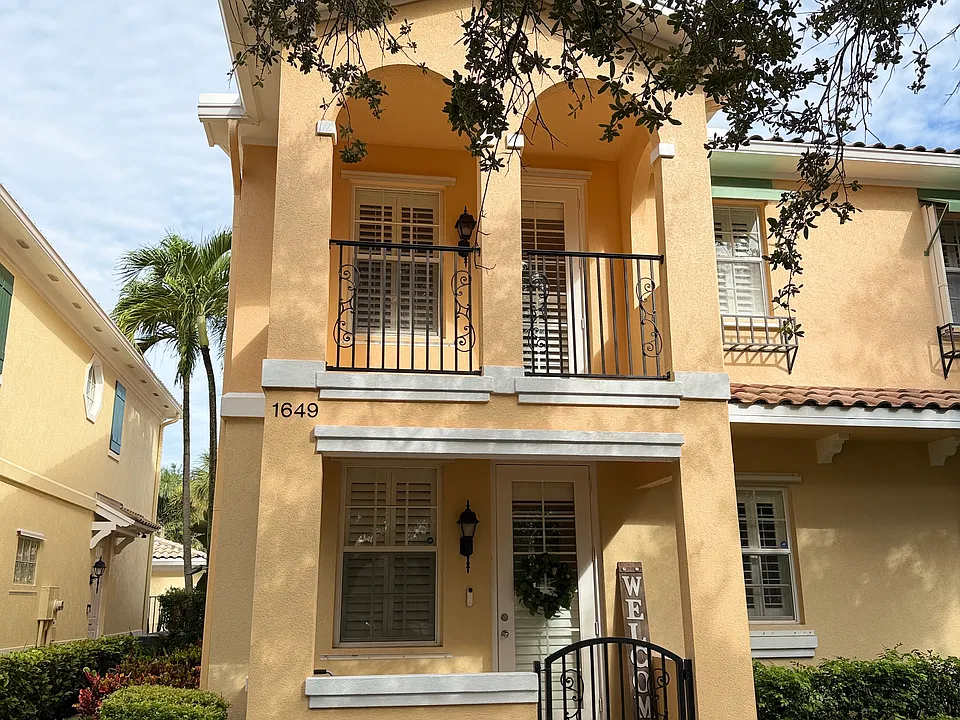 1649 Jeaga Dr