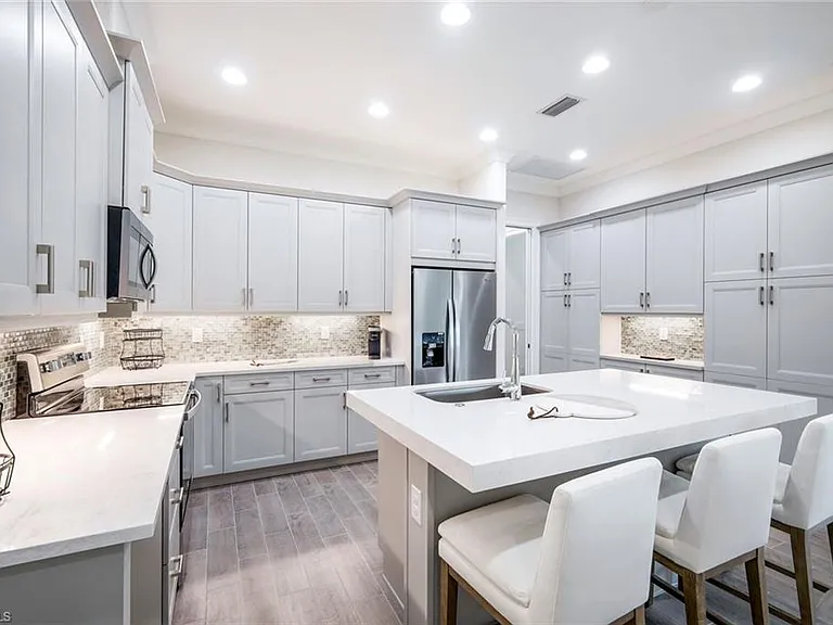 6875 Saona Ct — Photo 5