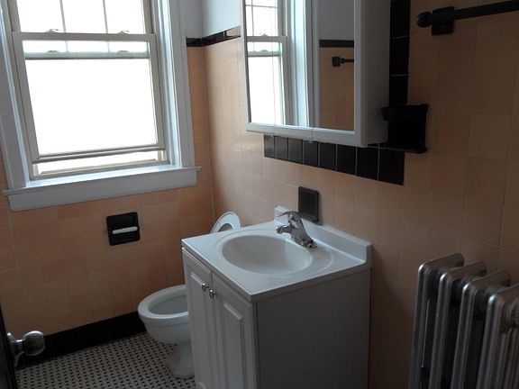 5th image of 6705 N Greenview Ave #3F