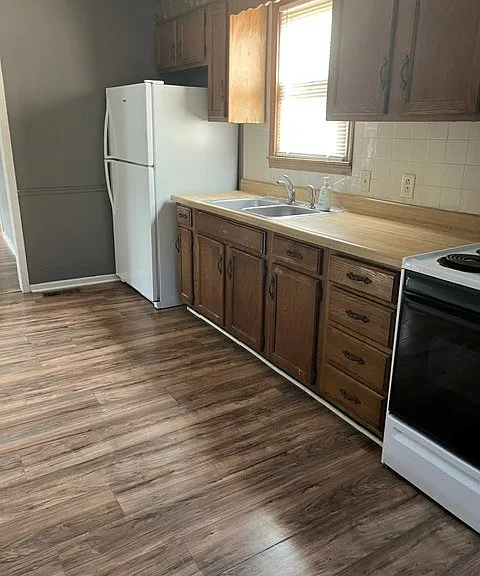 308 W Washington St — Photo 1