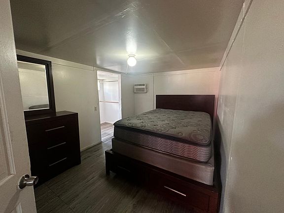 3rd image of 4723 E Sunland Ave