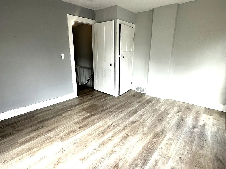 2025-2027 Wayne Ave — Photo 5