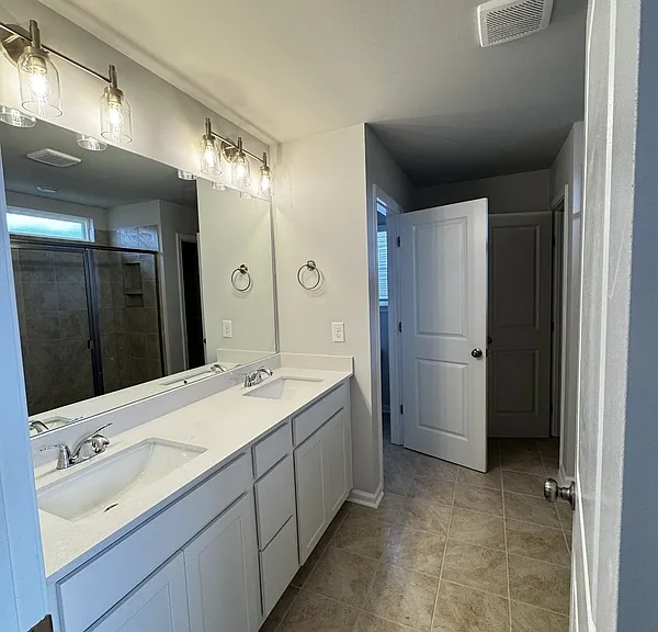 142 Gervais Cir — Photo 8