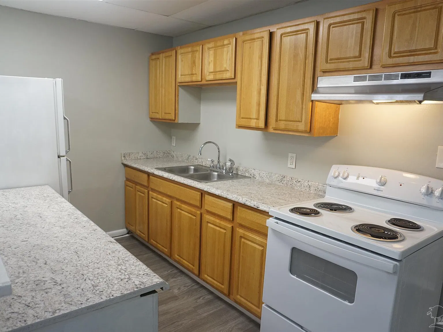 4 bed, 1.5 bath, 1025 sqft, $1,600 — Photo 3