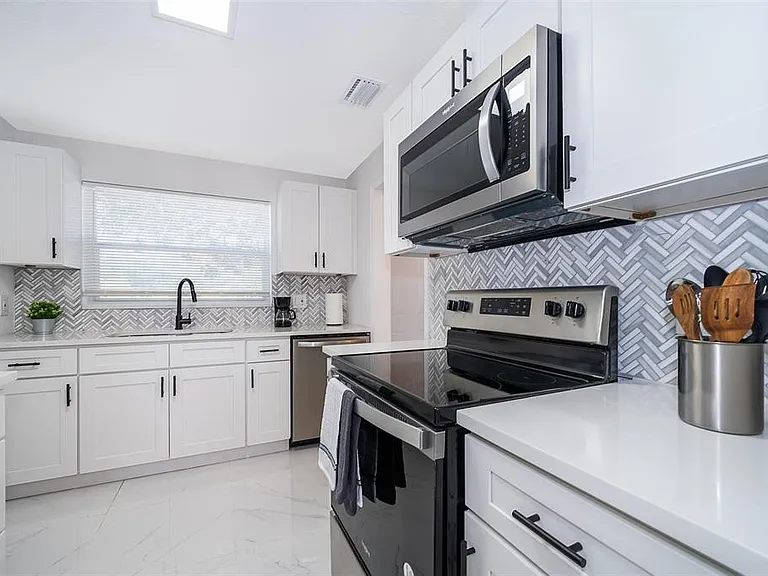 5815 Wolf Rd — Photo 12