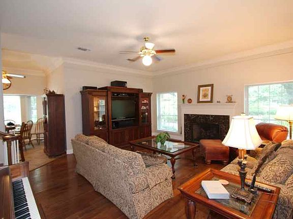 4th image of 4424 Hillbrook Dr