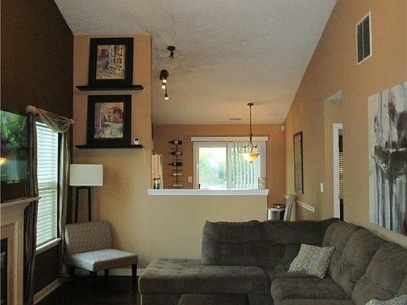 3rd image of 2520 Gammon Dr