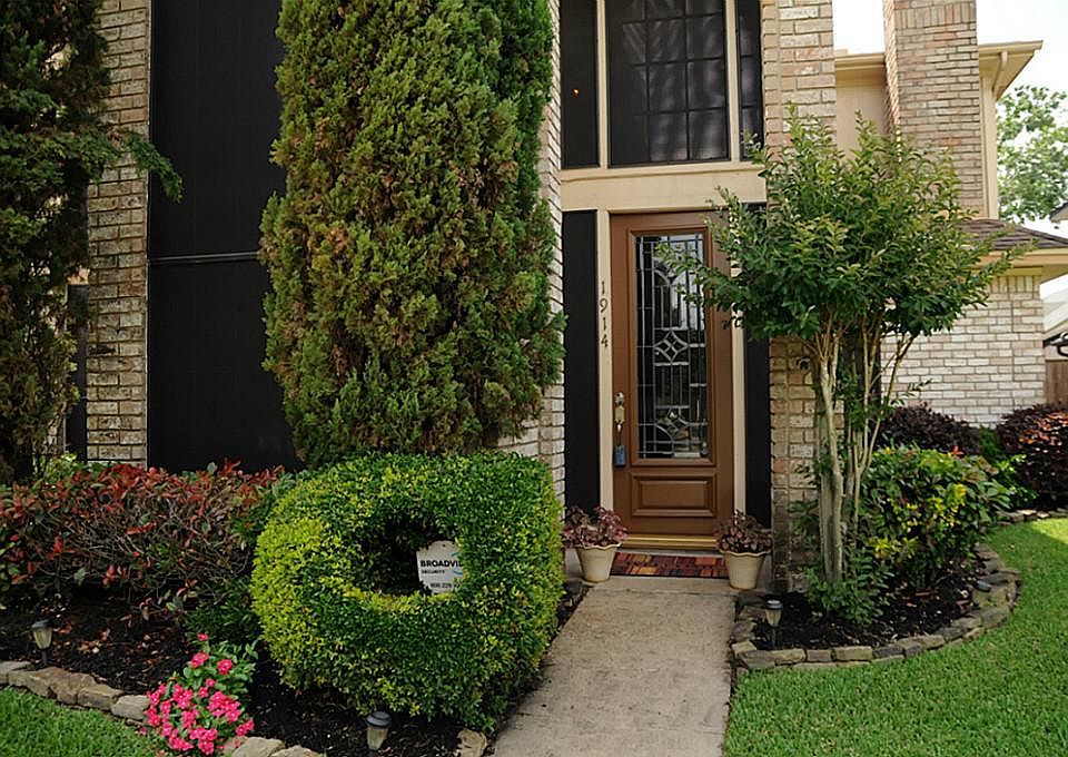 1st image of 1914 Hickory Lawn Dr