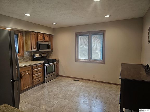 3rd image of 4909 Giles Rd