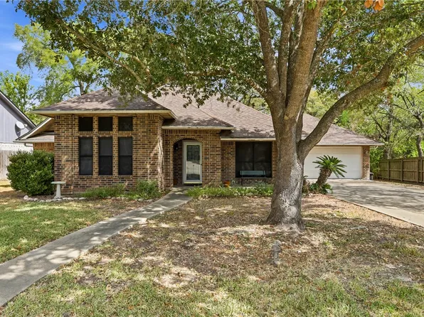 4217 Warwick Ln, Bryan, TX 77802