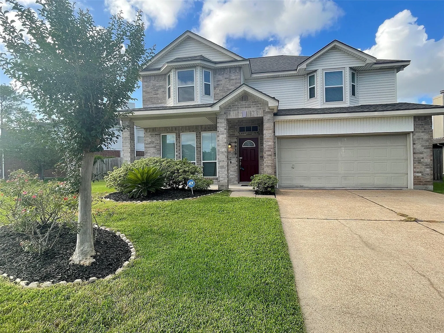 4 bed, 2.5 bath, 2242 sqft, $2,400 — Photo 1