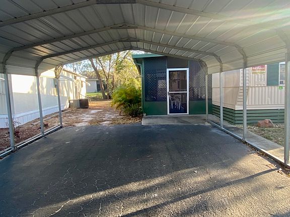 3rd image of 4905 Clover Ln