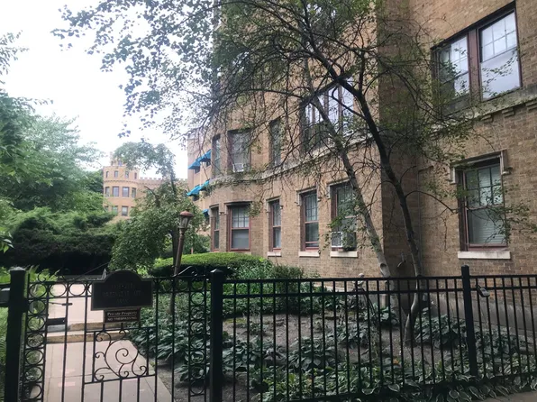 2422 W Greenleaf Ave, Chicago, IL 60645