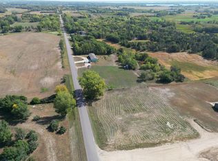 26th St NE, New London, MN 56273